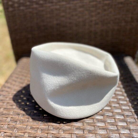 VINTAGE Gene Doris New York White Pillbox Style Hat with Sequins Size 22 - Picture 9 of 9